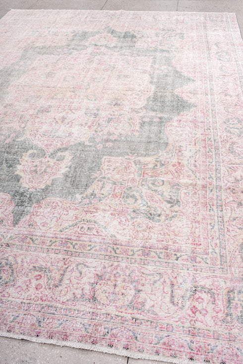 Vintage Sparta Area Rug (9' x 13')